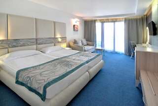 Отель Grifid Metropol Hotel - Premium All inclusive - Adults Only Золотые Пески Двухместный номер с 1 кроватью или 2 отдельными кроватями и частичным видом на море-2